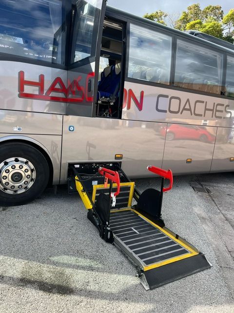 Coach side lift