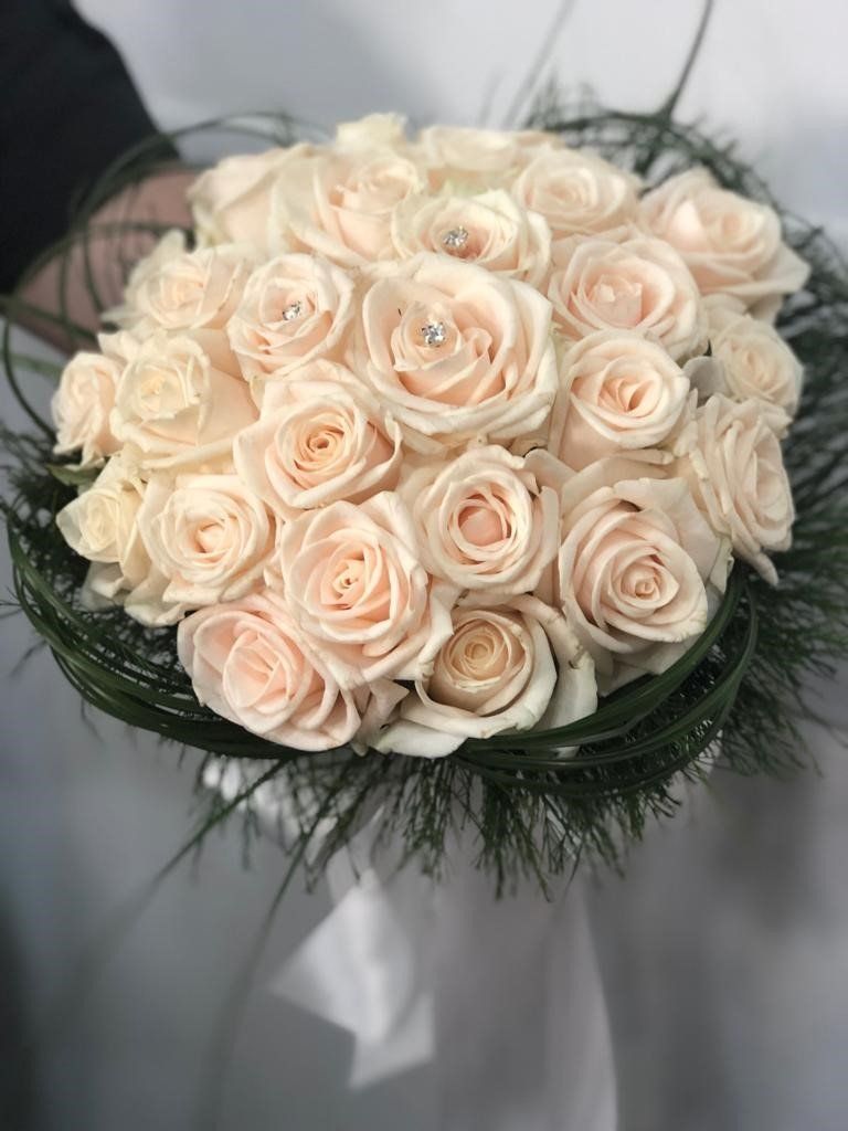 bouquet di rose bianche