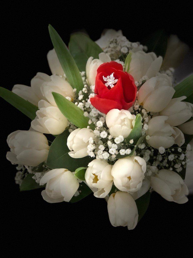 mazzo con tulipani bianchi