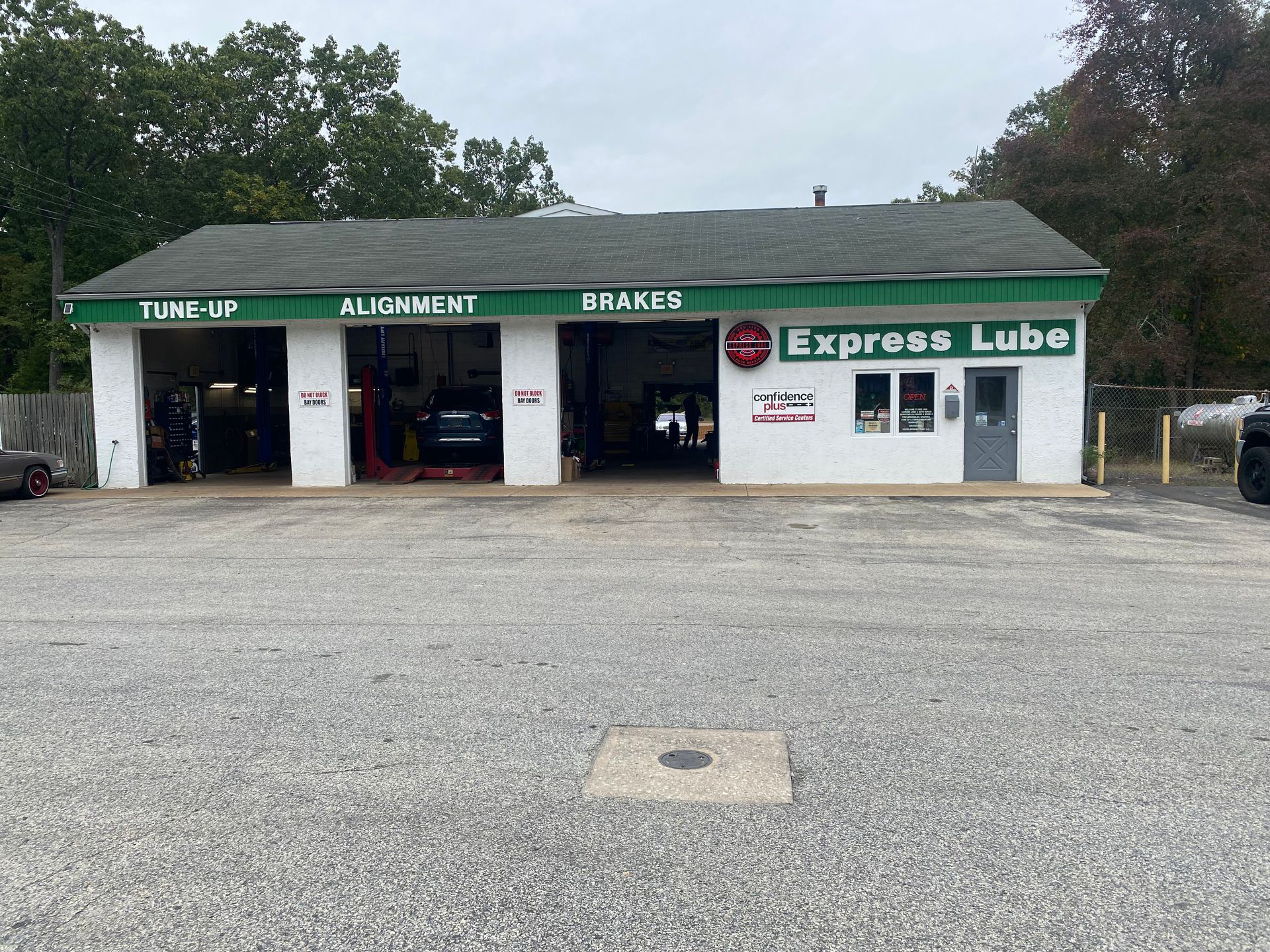 shop front | Red Lion Express Lube and Auto