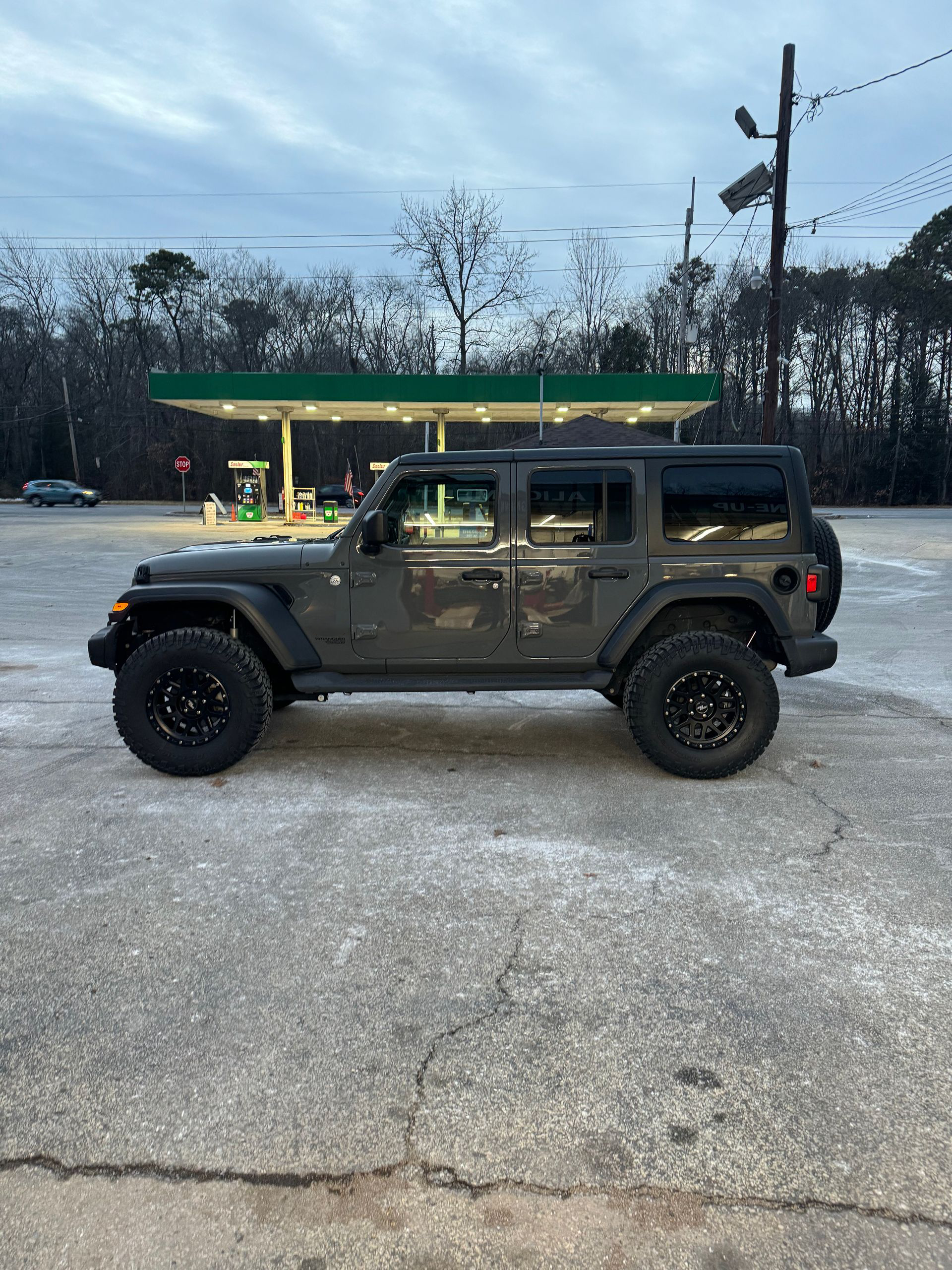 jeep parked | Red Lion Express Lube and Auto
