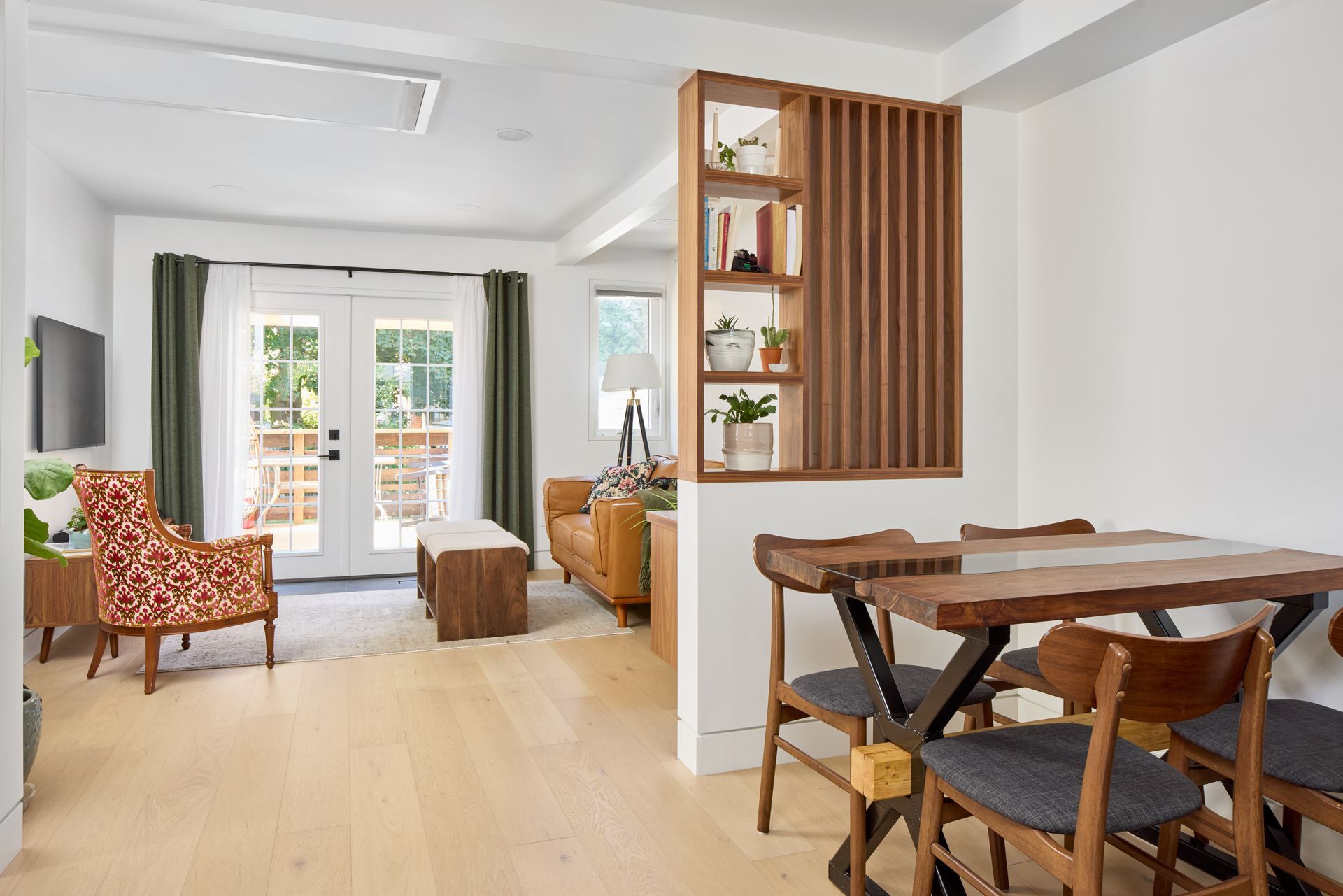 There is a table and chairs in the middle of the room.