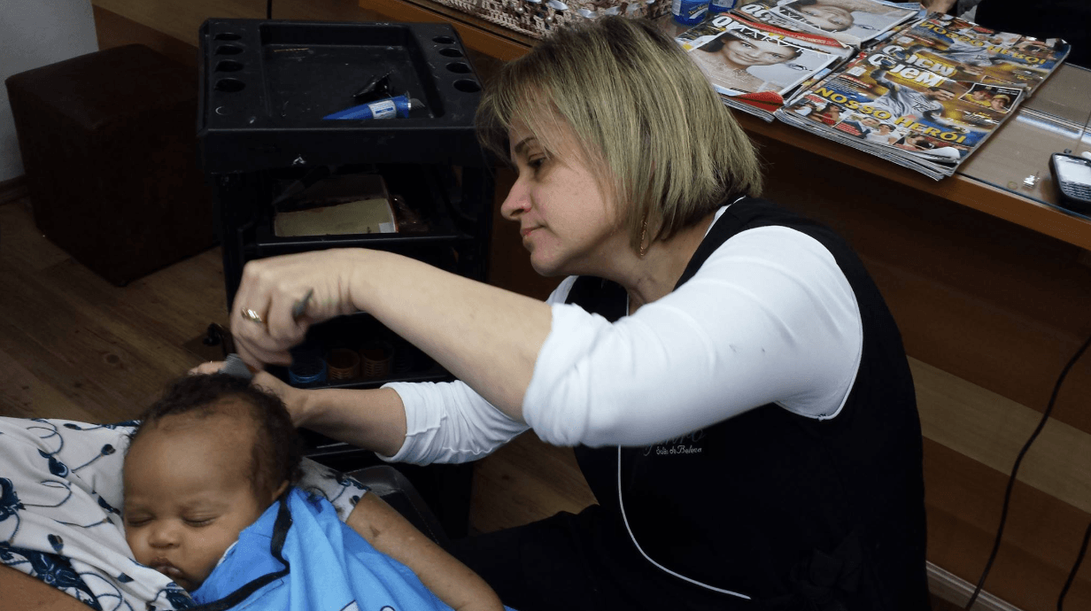 Corte de cabelo infantil, Corte de cabelo de criança.