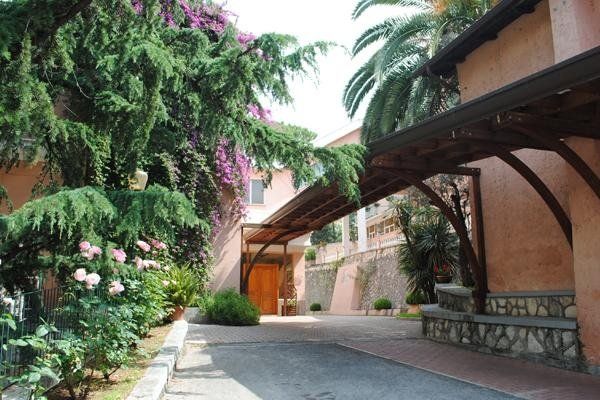 patio esterno della casa di riposo