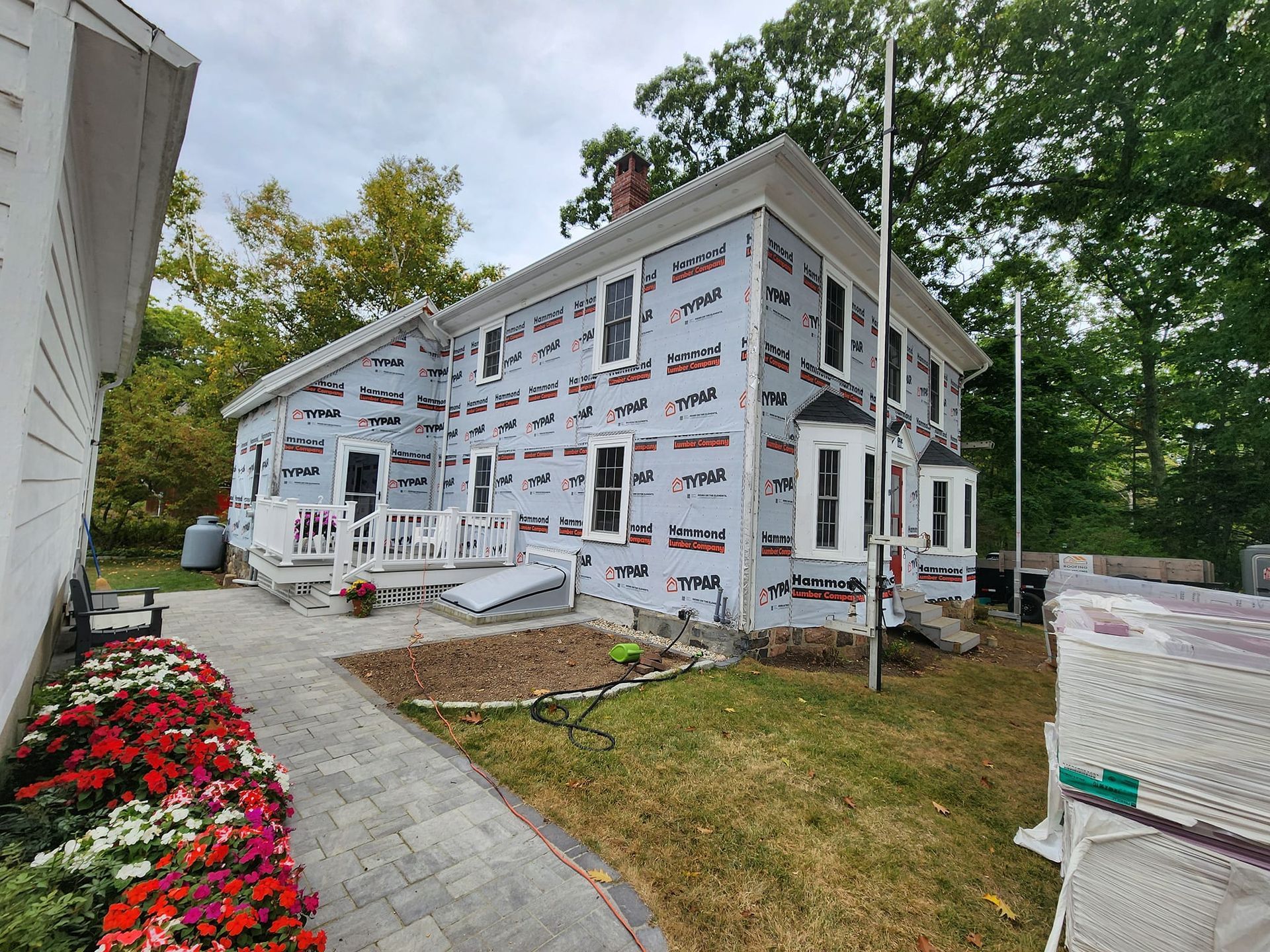 A house with a lot of siding on it is being remodeled.
