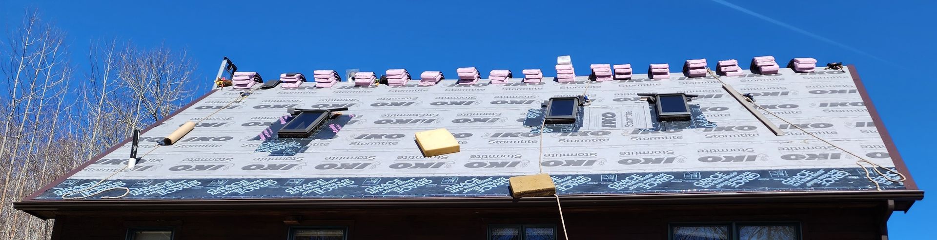 A roof of a building with a blue sky in the background.