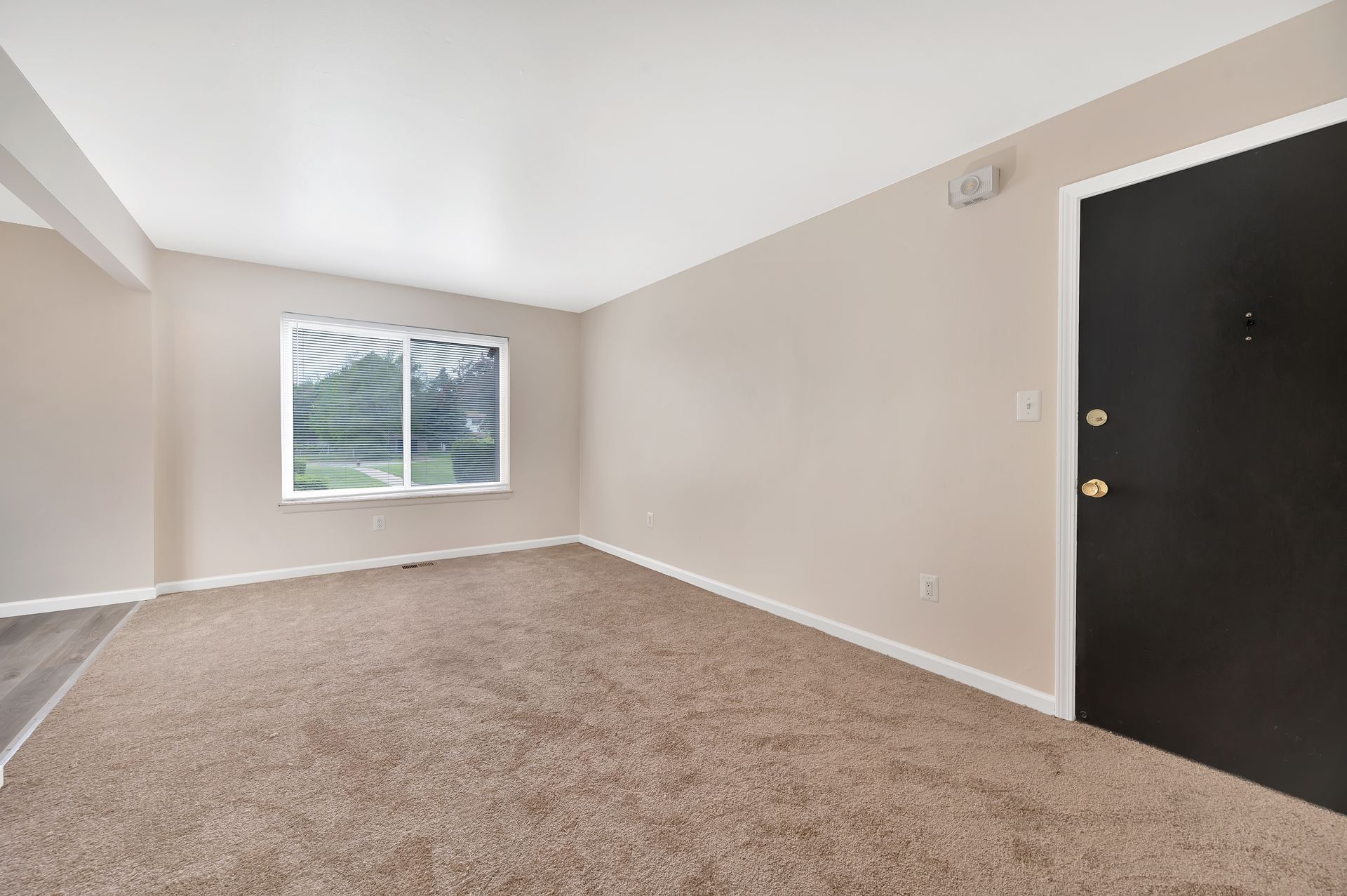 Bedroom photo alternate angle 2