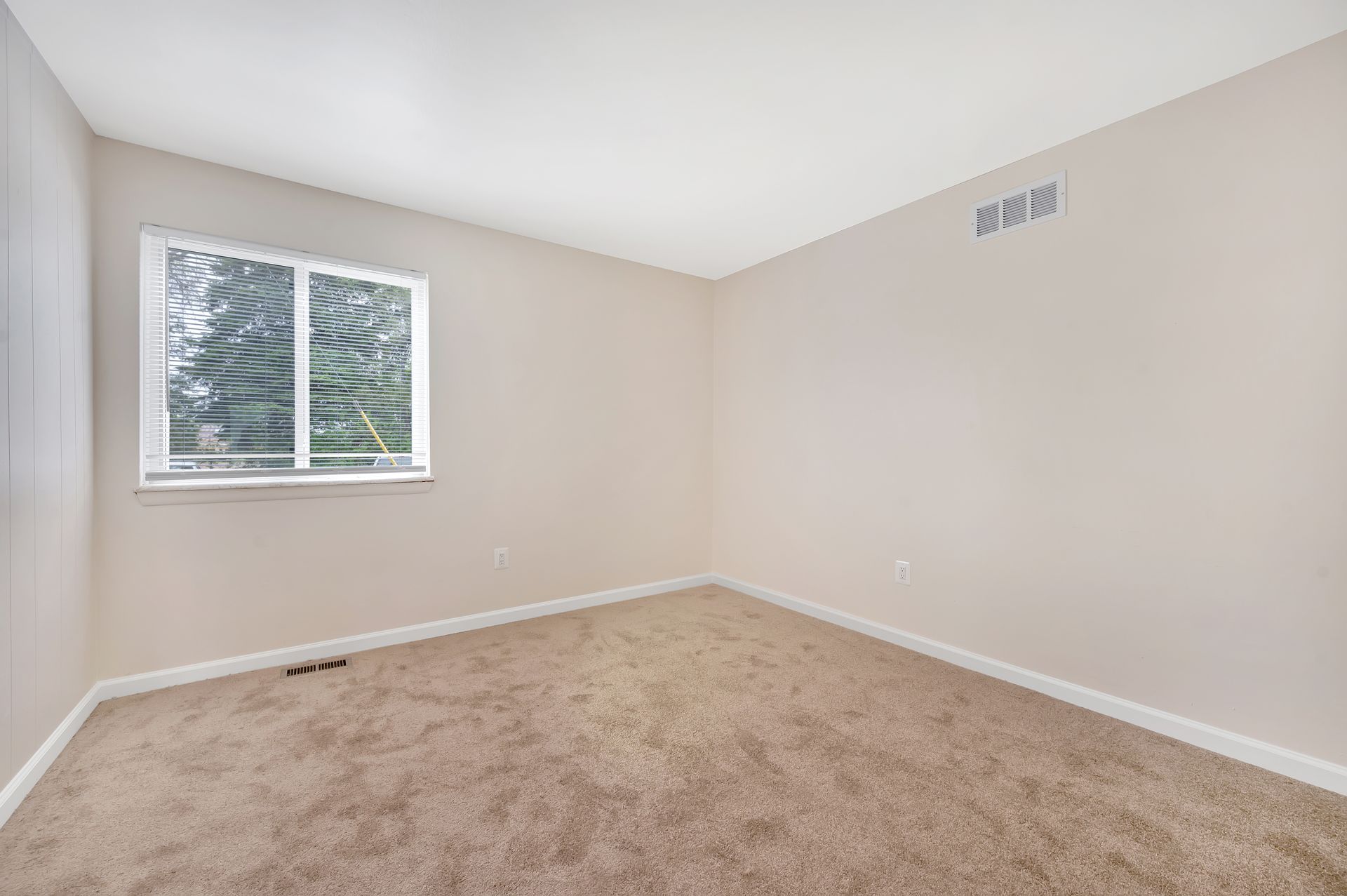 Bedroom photo alternate angle