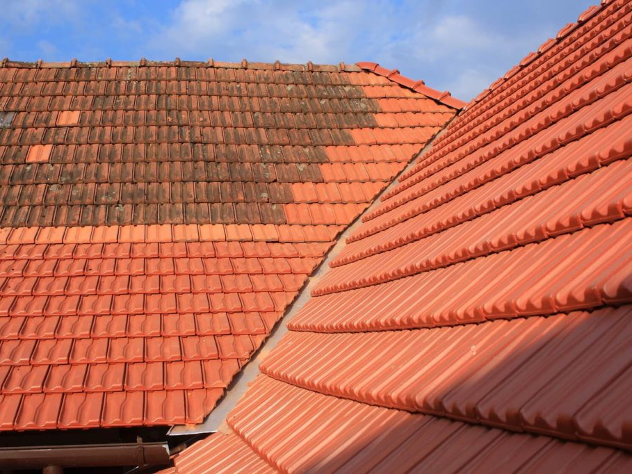 nettoyage de toit en tuiles dans le Calvados