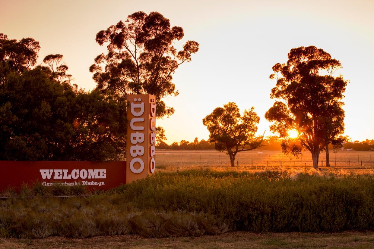 Entrance to Dubbo during sunset — Western Plains in Granite, QLD