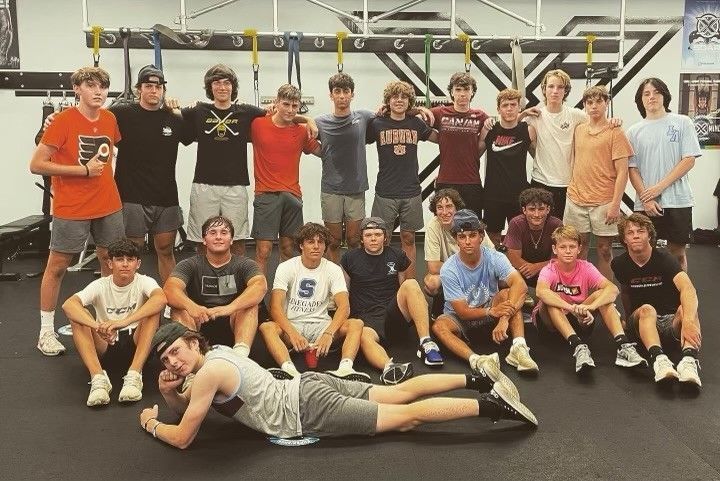 A group of young men are posing for a picture in a gym.
