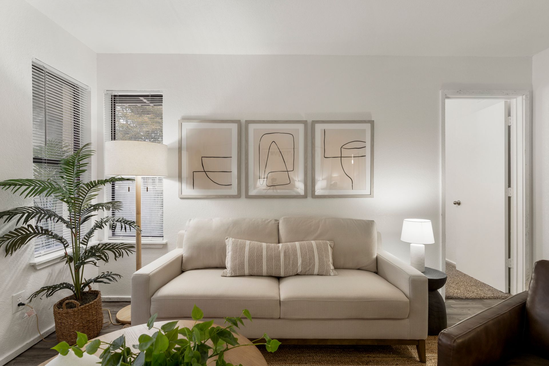 Hampton woods apartments living room 7