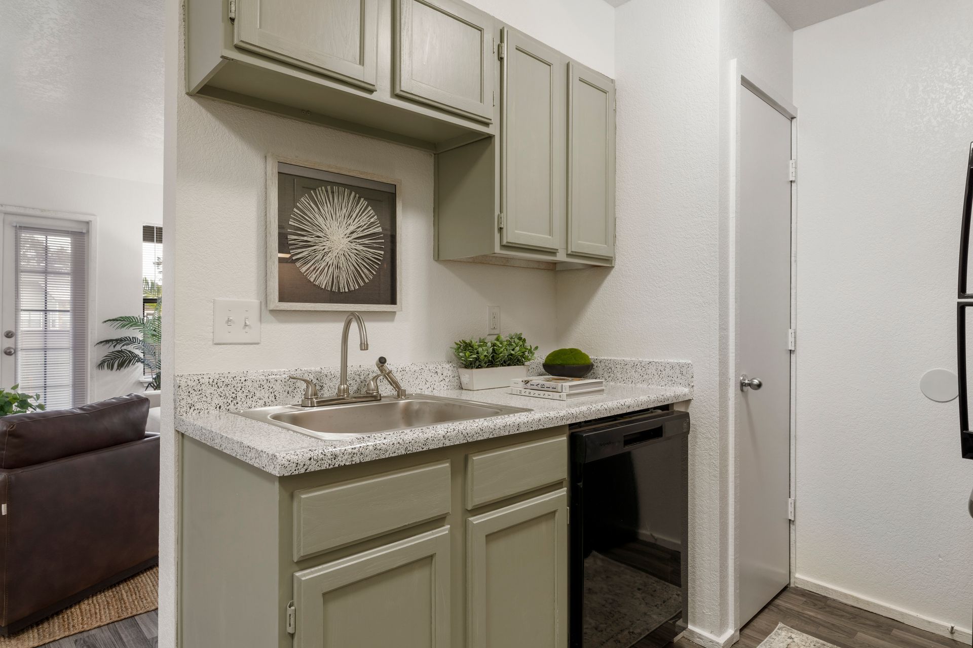 Hampton woods apartments kitchen