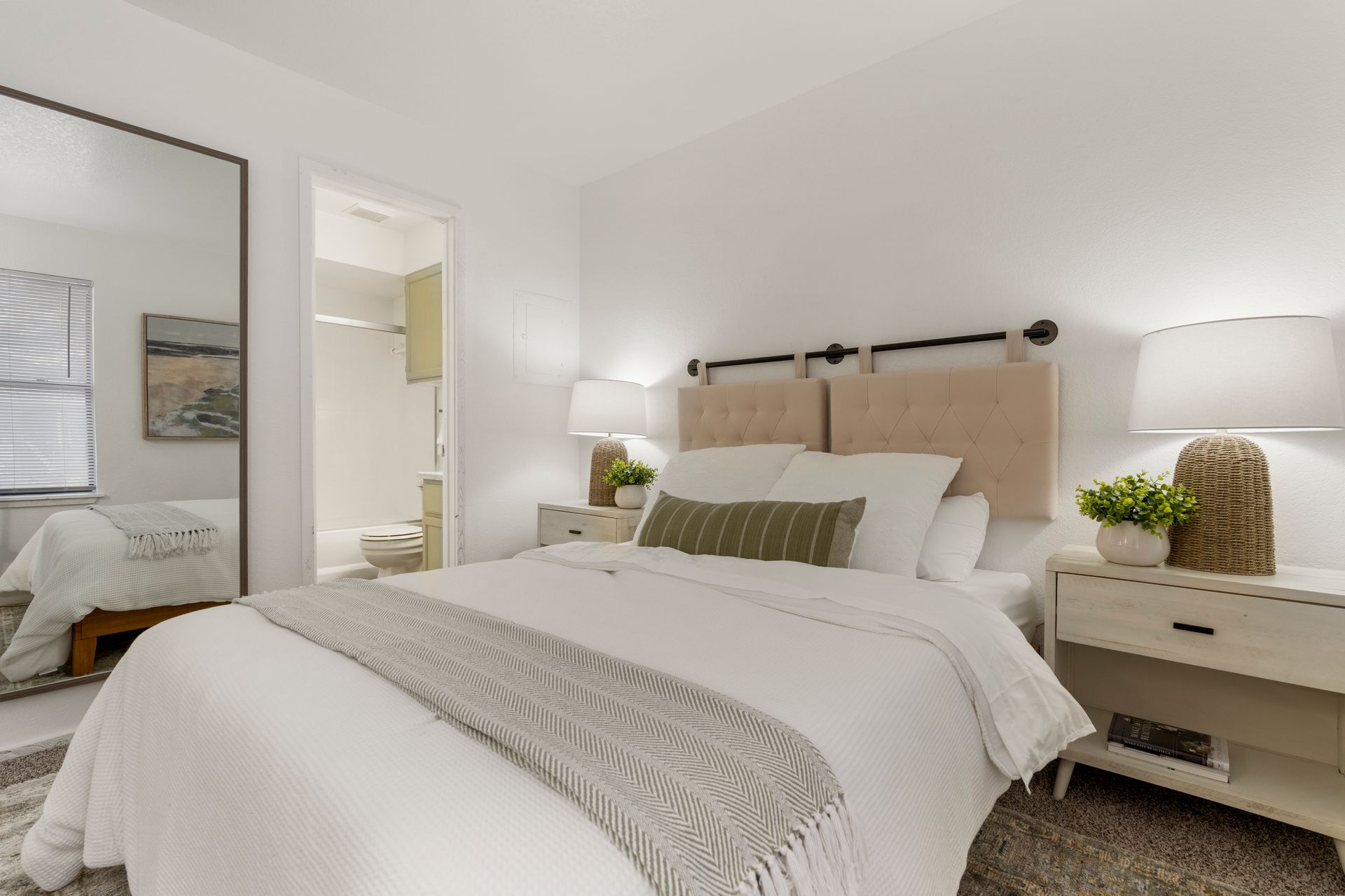 Hampton woods apartments bedroom 1