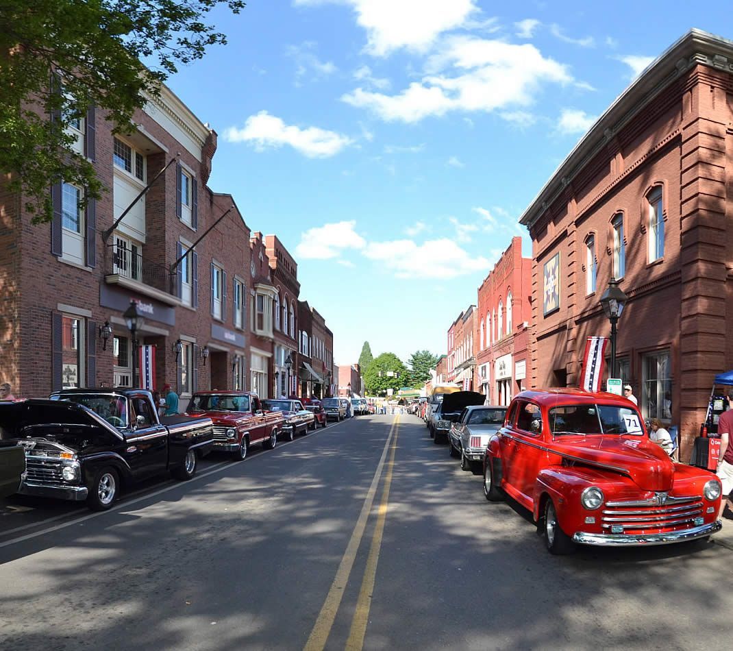 A pictures of downtown Rogersville Tennessee with cars parked on the side of the street