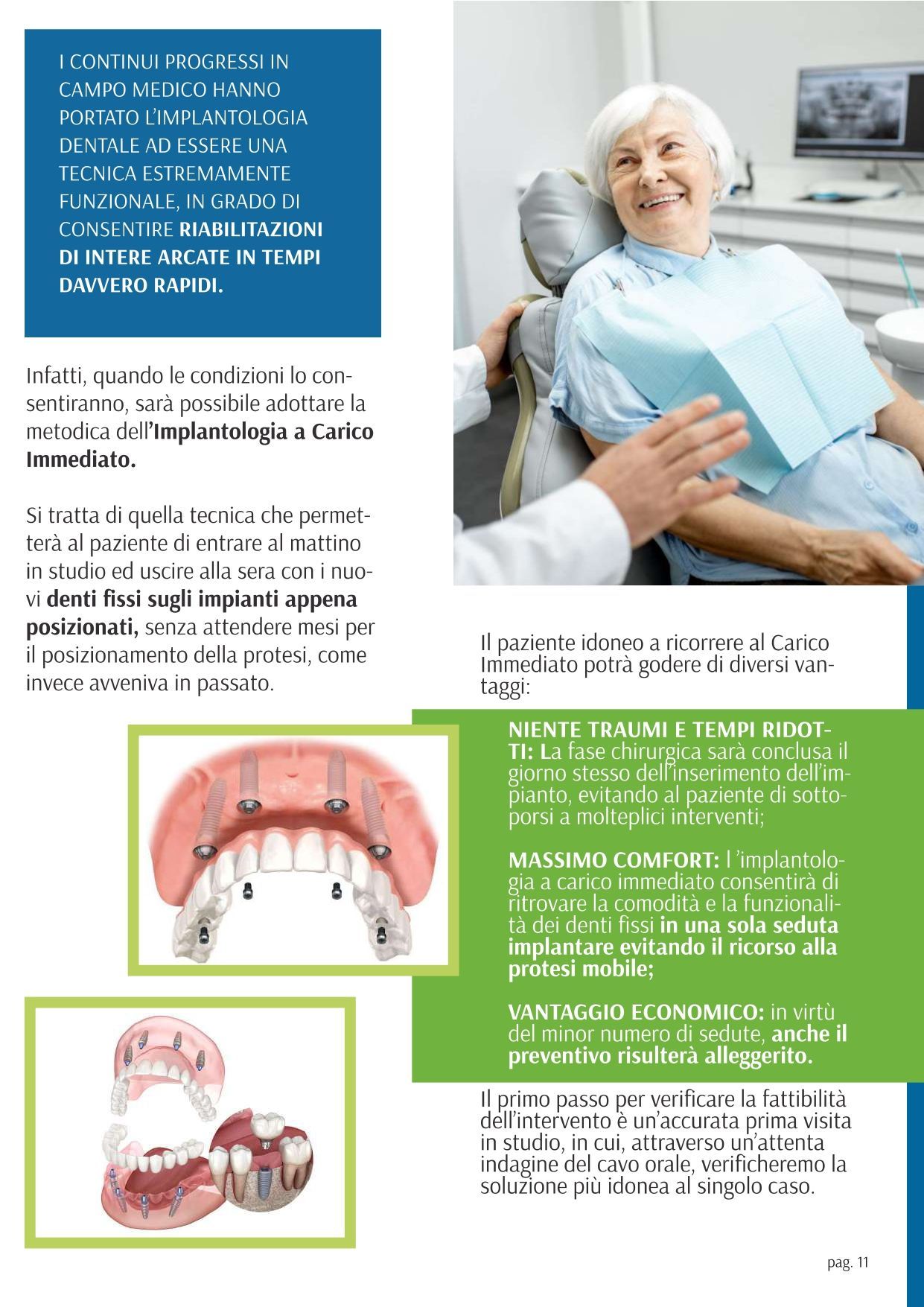 Una donna anziana è seduta sulla poltrona del dentista mentre un dentista le esamina i denti.