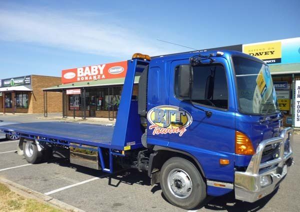rit towing truck vinyl lettering