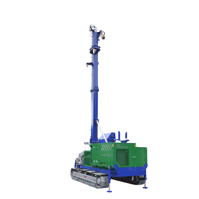 Veicolo cingolato blu e verde con un albero alto e retrattile; probabilmente per lavori di costruzione o di pubblica utilità.