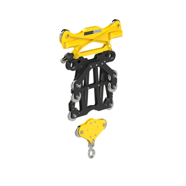 Attrezzatura di sollevamento gialla e nera, probabilmente utilizzata per sollevare o trainare oggetti pesanti.