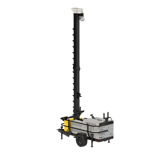 Torre faro mobile con albero esteso, su rimorchio, su sfondo bianco.