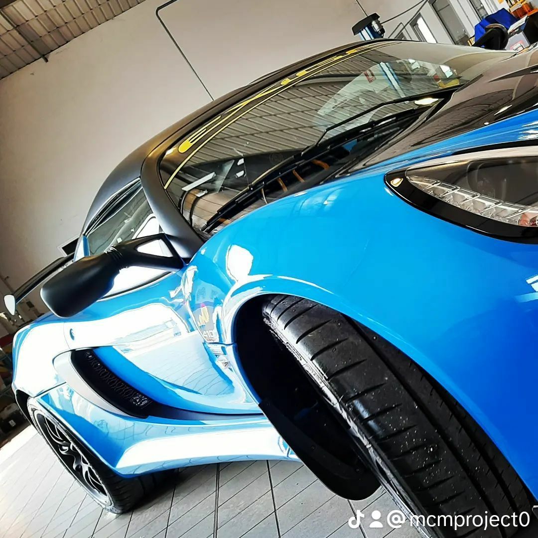 lucidatura auto azzurra