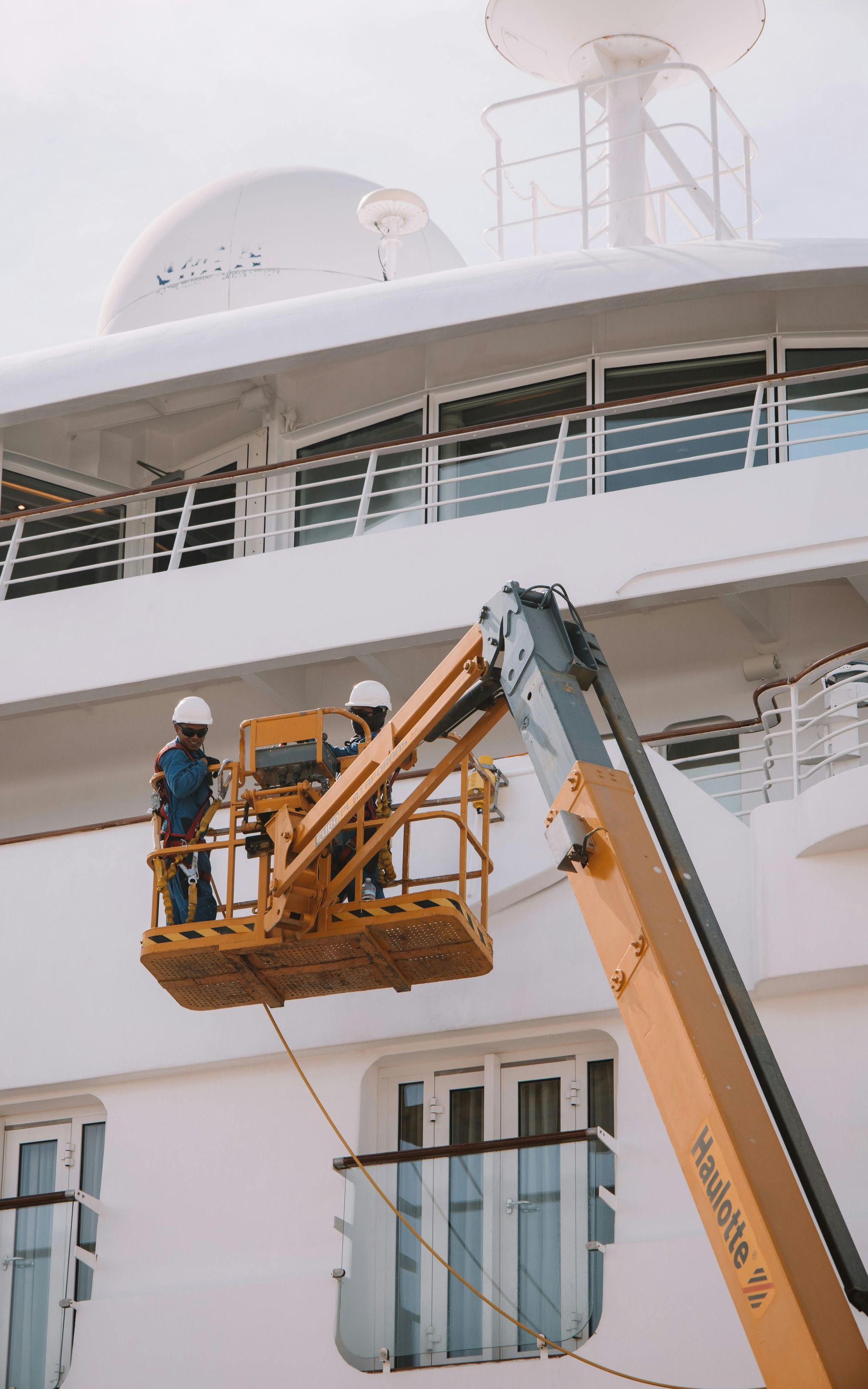 New Orleans work injury lawyer reviewing job site accident