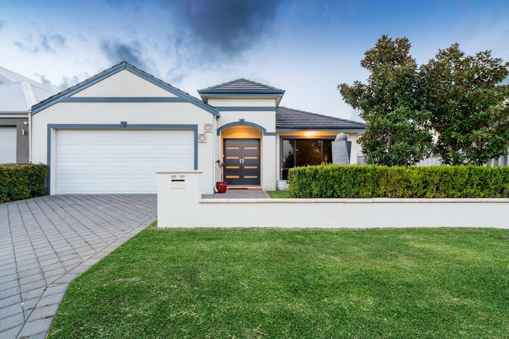 Single Story Suburban House with White Garage — WJG Built in Ballina, NSW