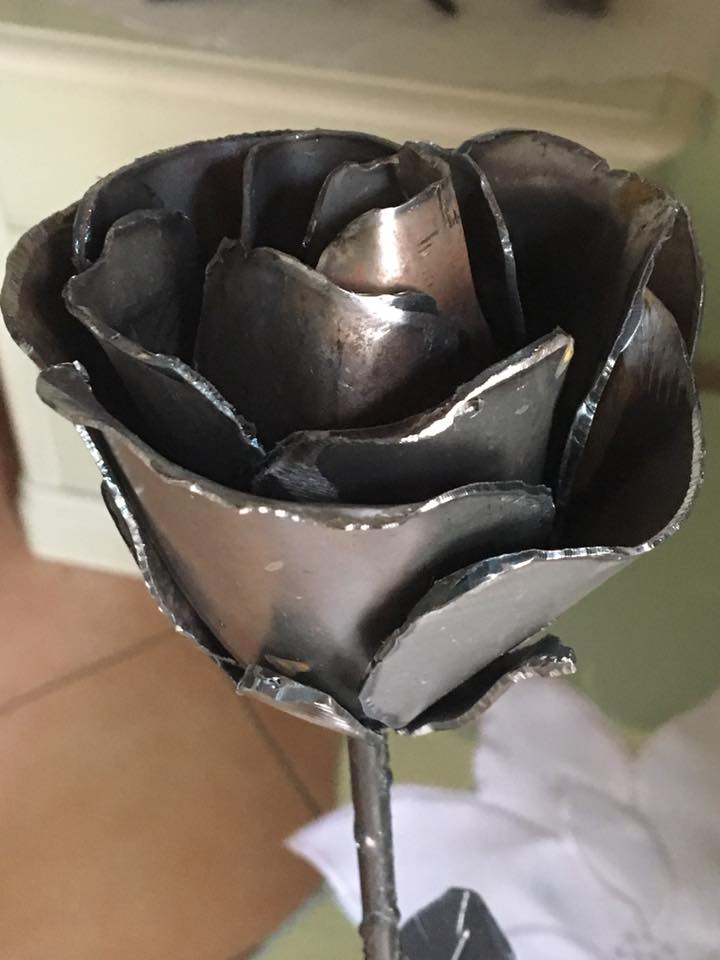 una rosa in ferro