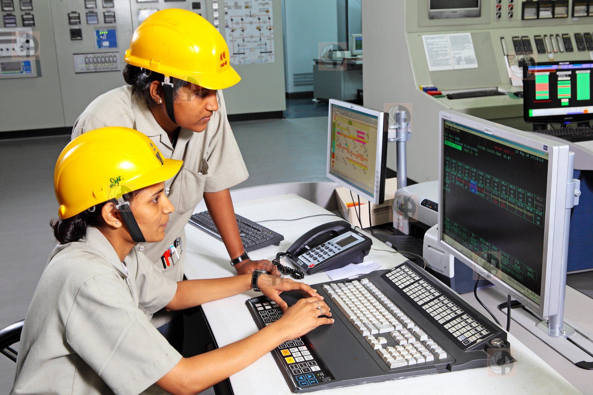 Women at Work, Control Room