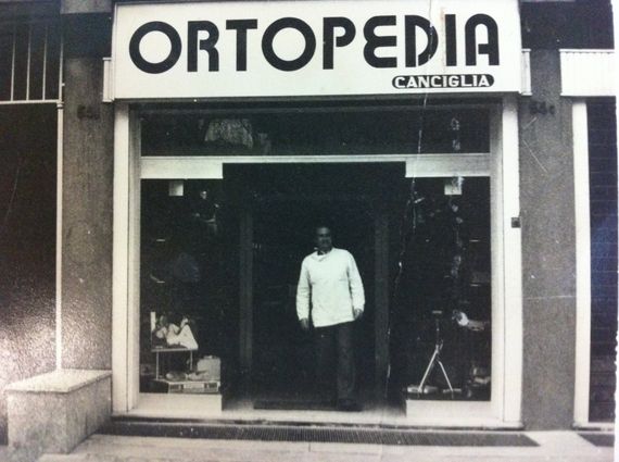 Ortopedia negozio foto storica