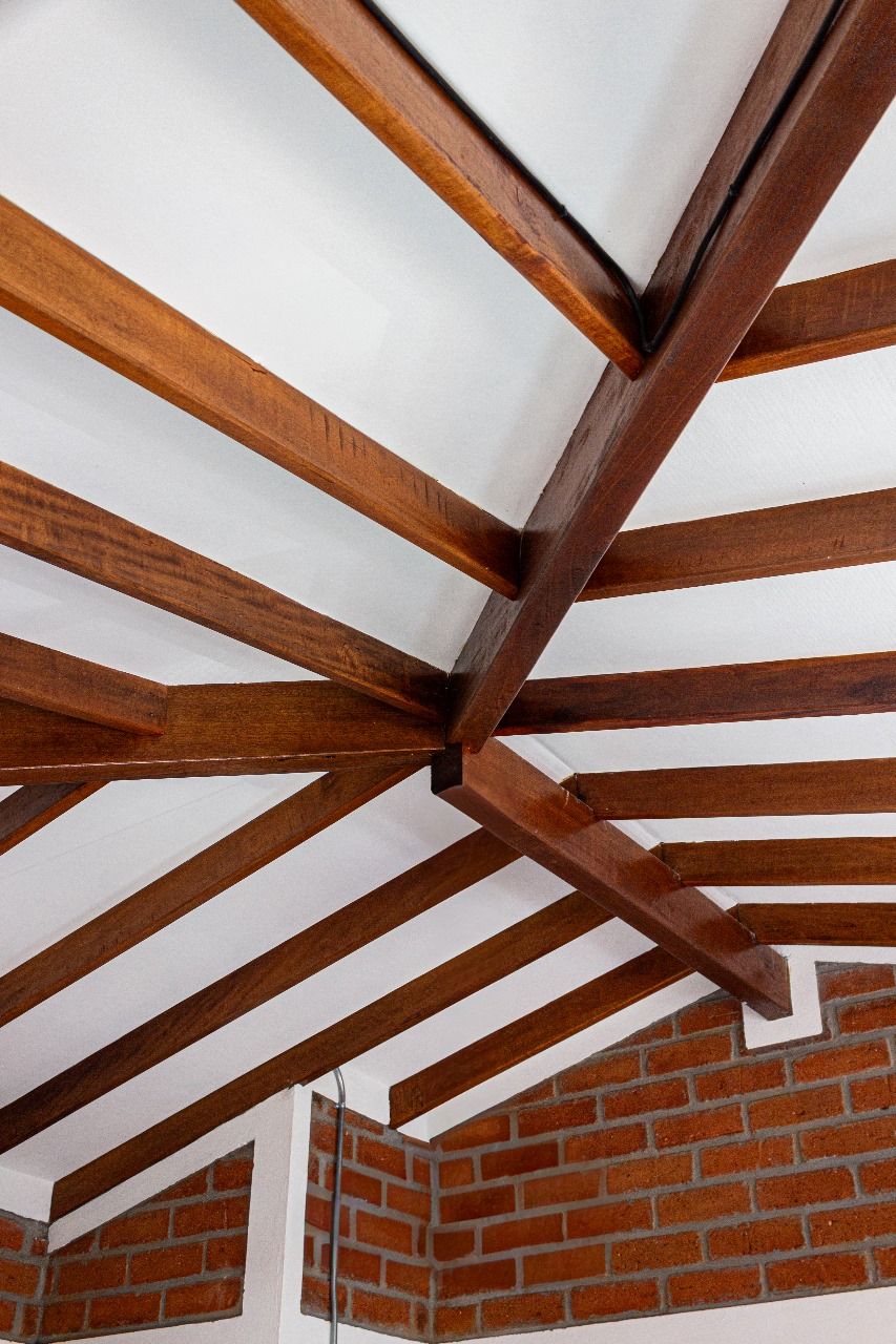 Venta de madera para techos, venta de vigas de madera, venta de largueros de madera