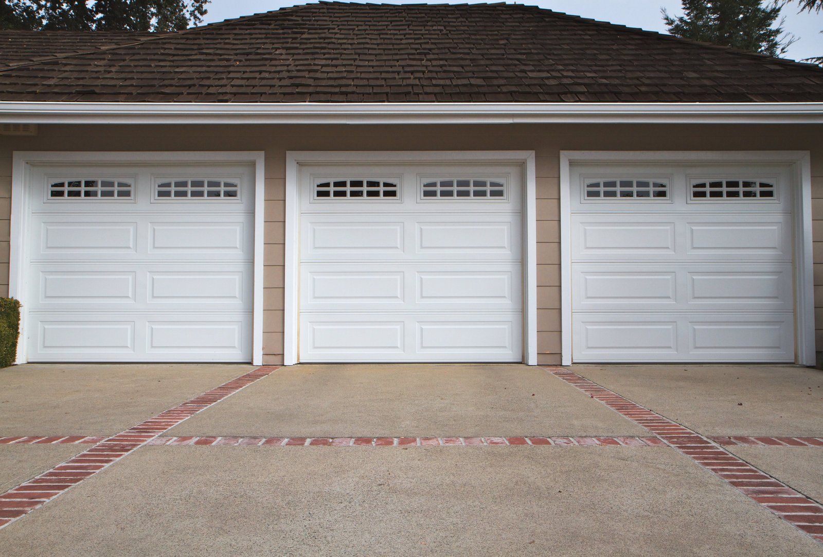 car garage with concrete flooring
