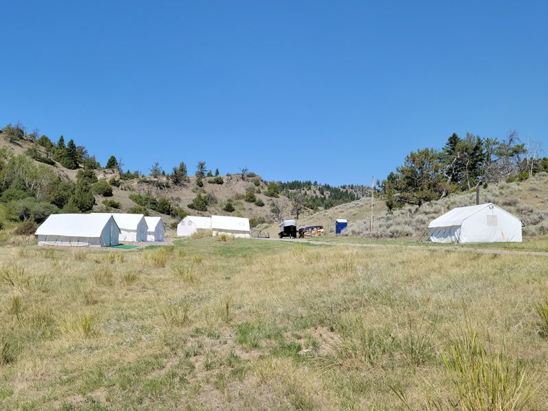 Lone Wolf Guide Service Camp