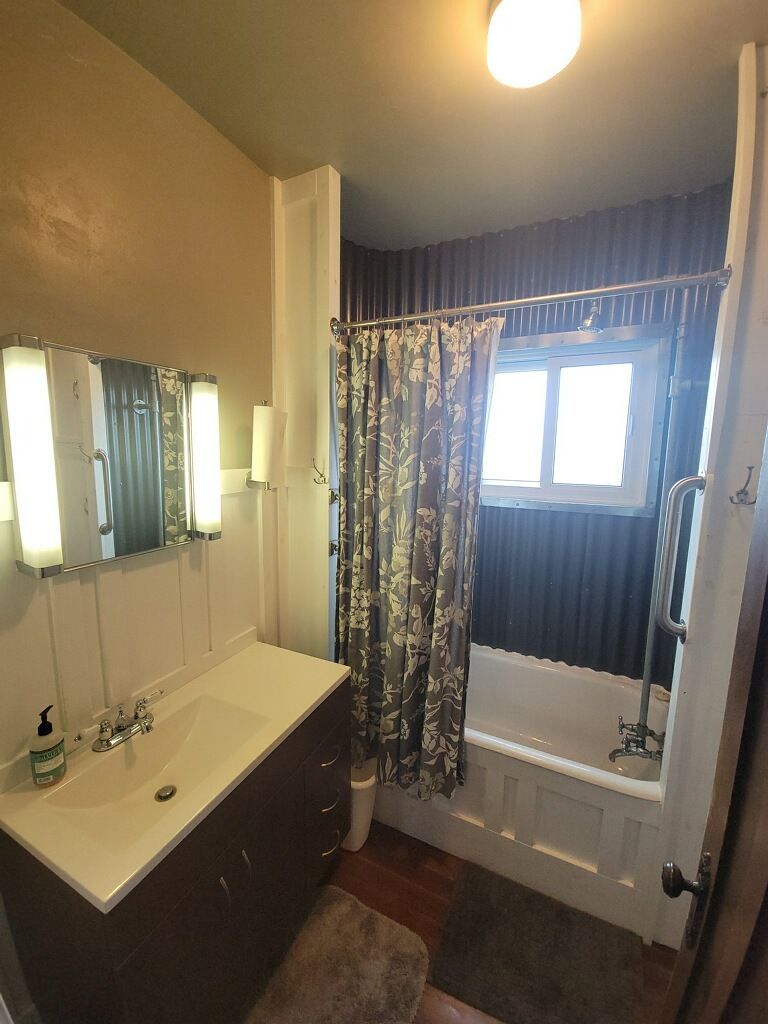 Lone Wolf Guide Service Camp