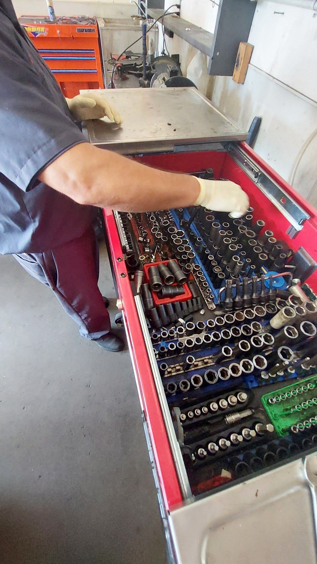 Mechanic working | Leon's Automotive