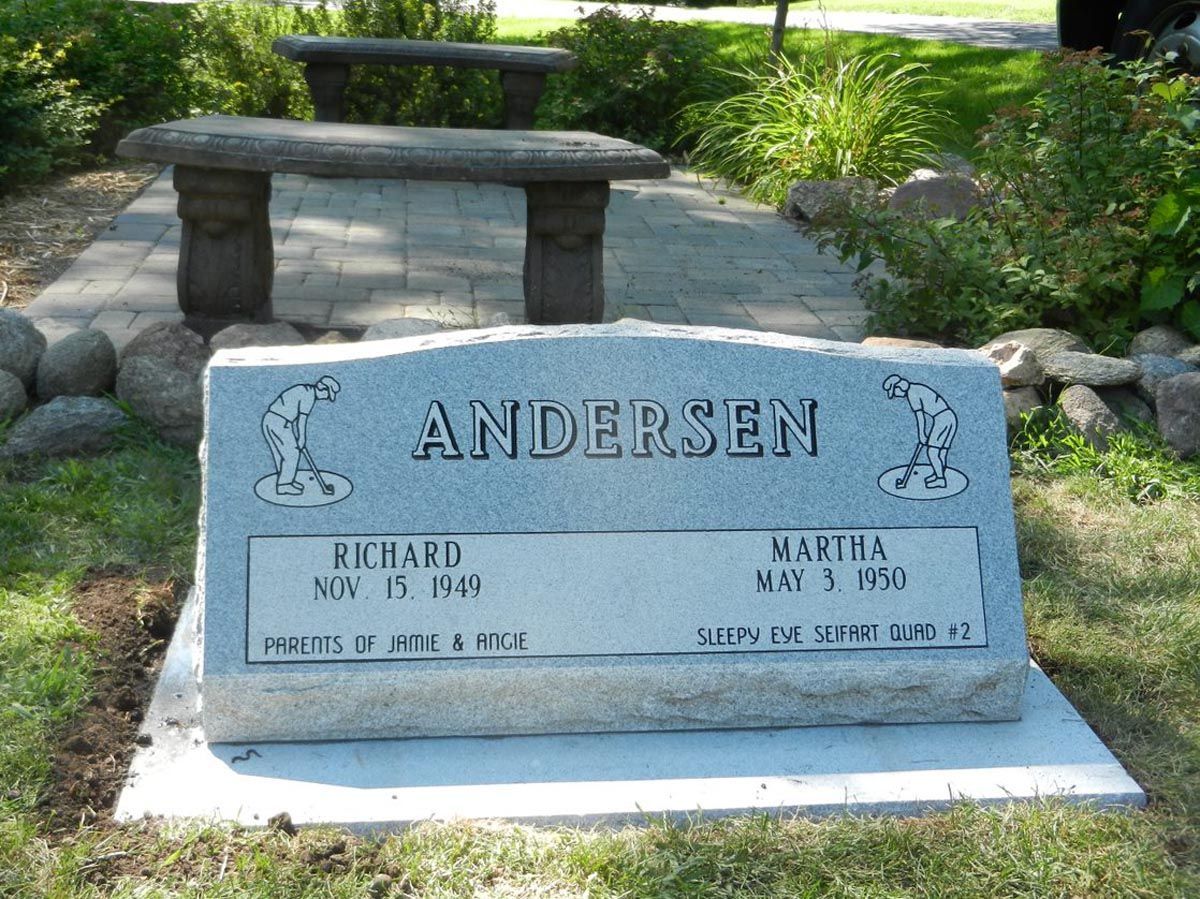 A gravestone with the name andersen on it