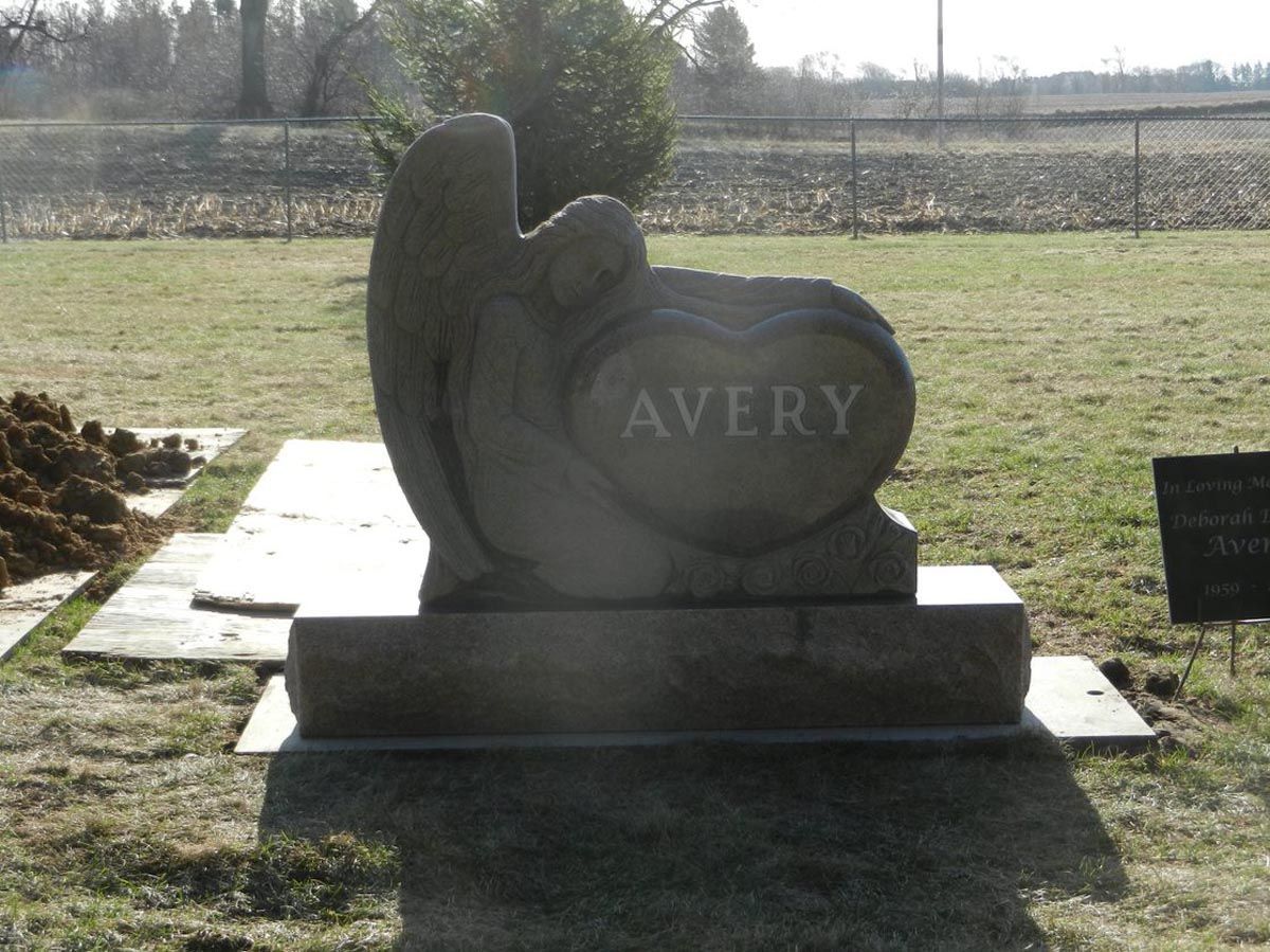 A gravestone with the name avery on it