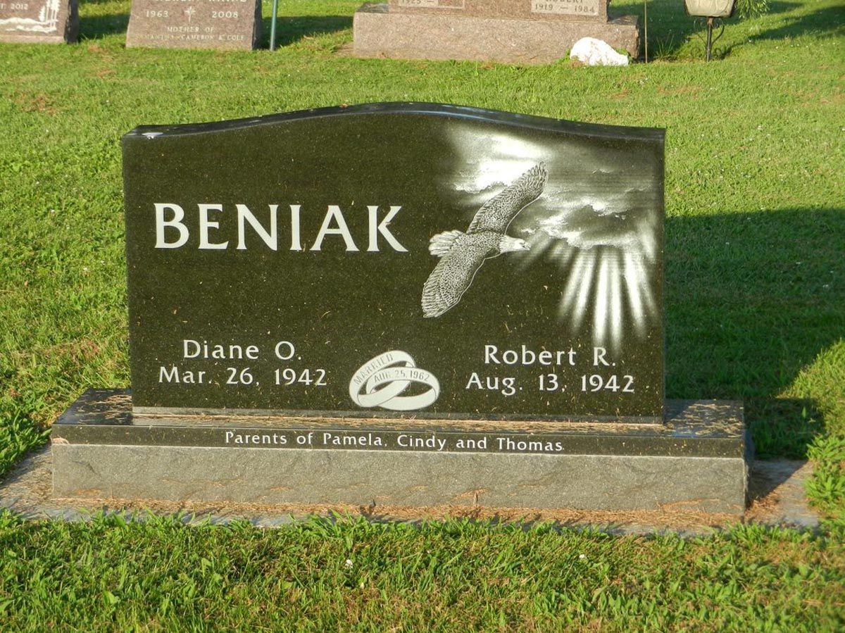 A black gravestone with the name beniak on it