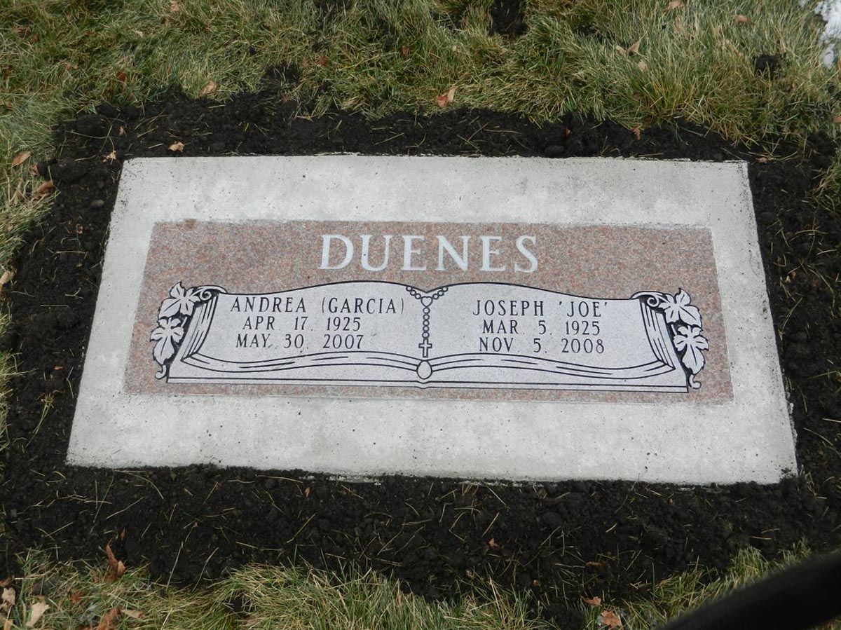 A gravestone with the name duenes on it