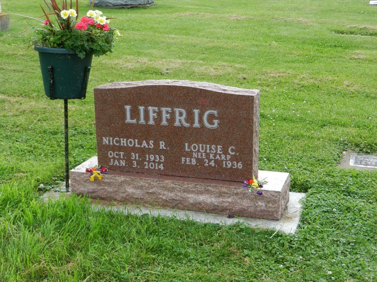 A gravestone for a man named liferig in a cemetery