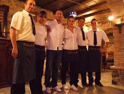 Il personale del ristorante in posa per una foto