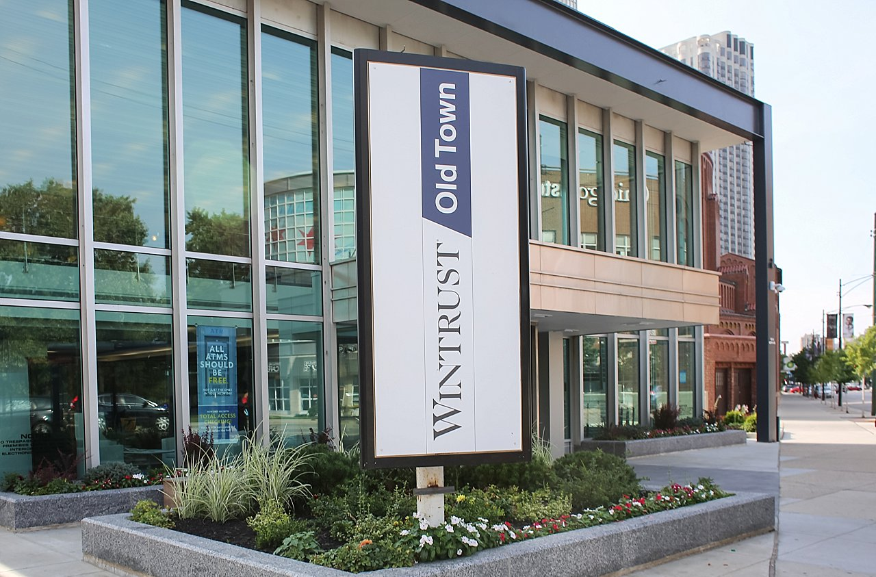 A building with a sign that says wintrust old town