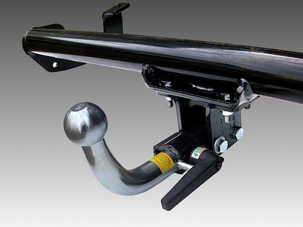 MONTAGGIO GANCIO TRAINO