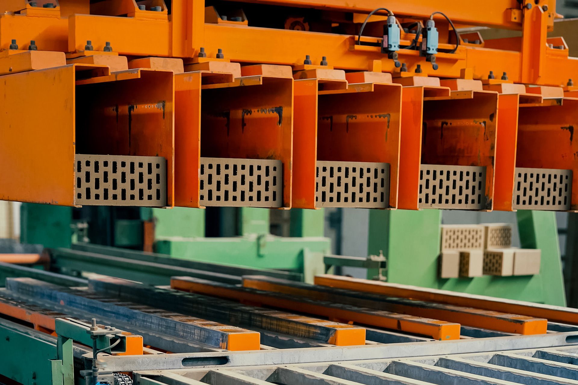 Brick Production, Hollow Ceramic Bricks Factory | Australia | Vss - Vibration Systems & Solutions (Australia)