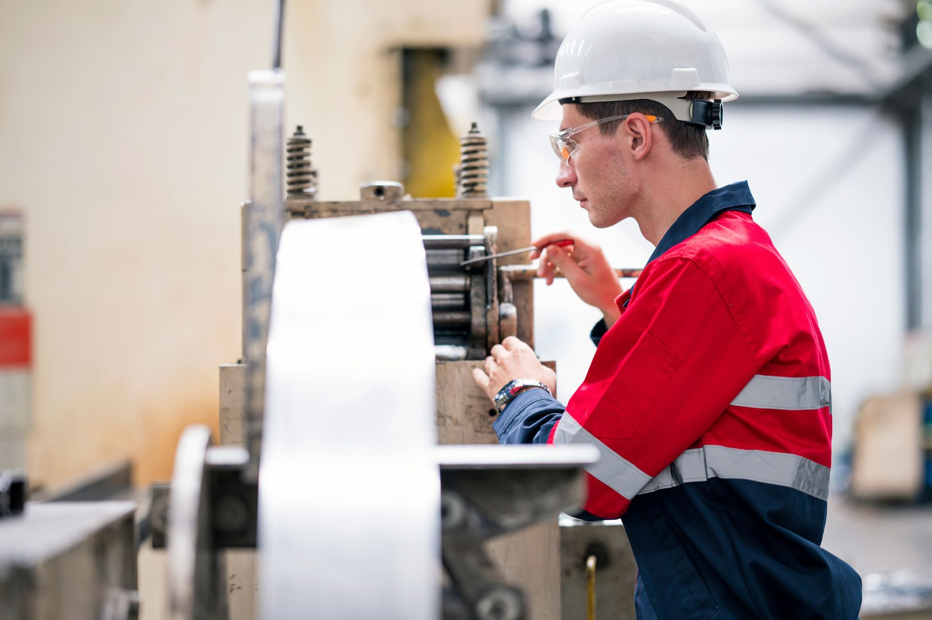 Machine Operator Working in a Production Line | Australia | Vss - Vibration Systems & Solutions (Australia)