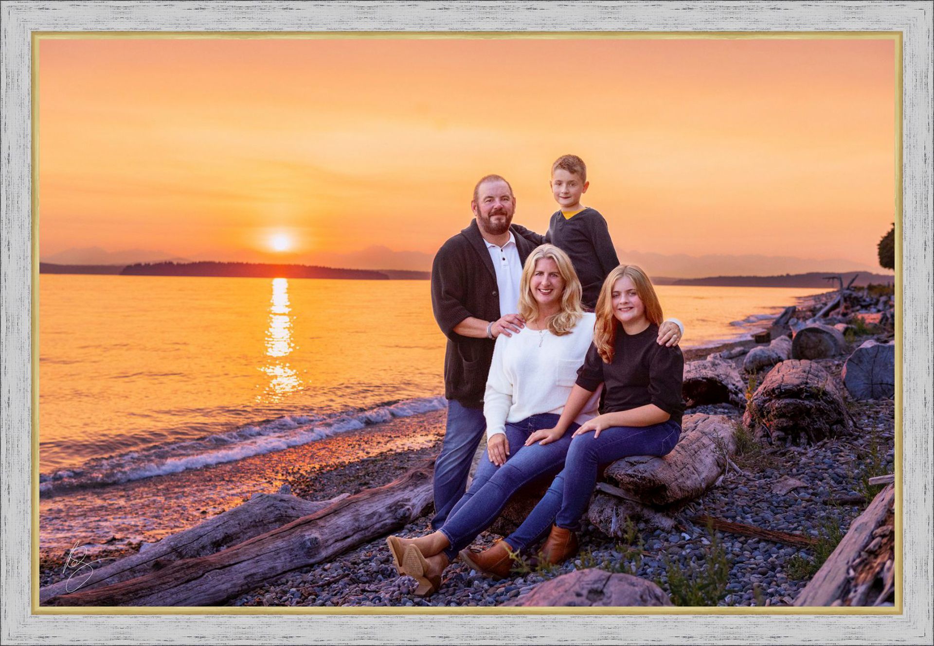 FAmily in the park, sunset on the beach, lincoln park  summer family portraits, seattle, bellevue,kirkland, redmond, issaquah, clyde hill, medina,