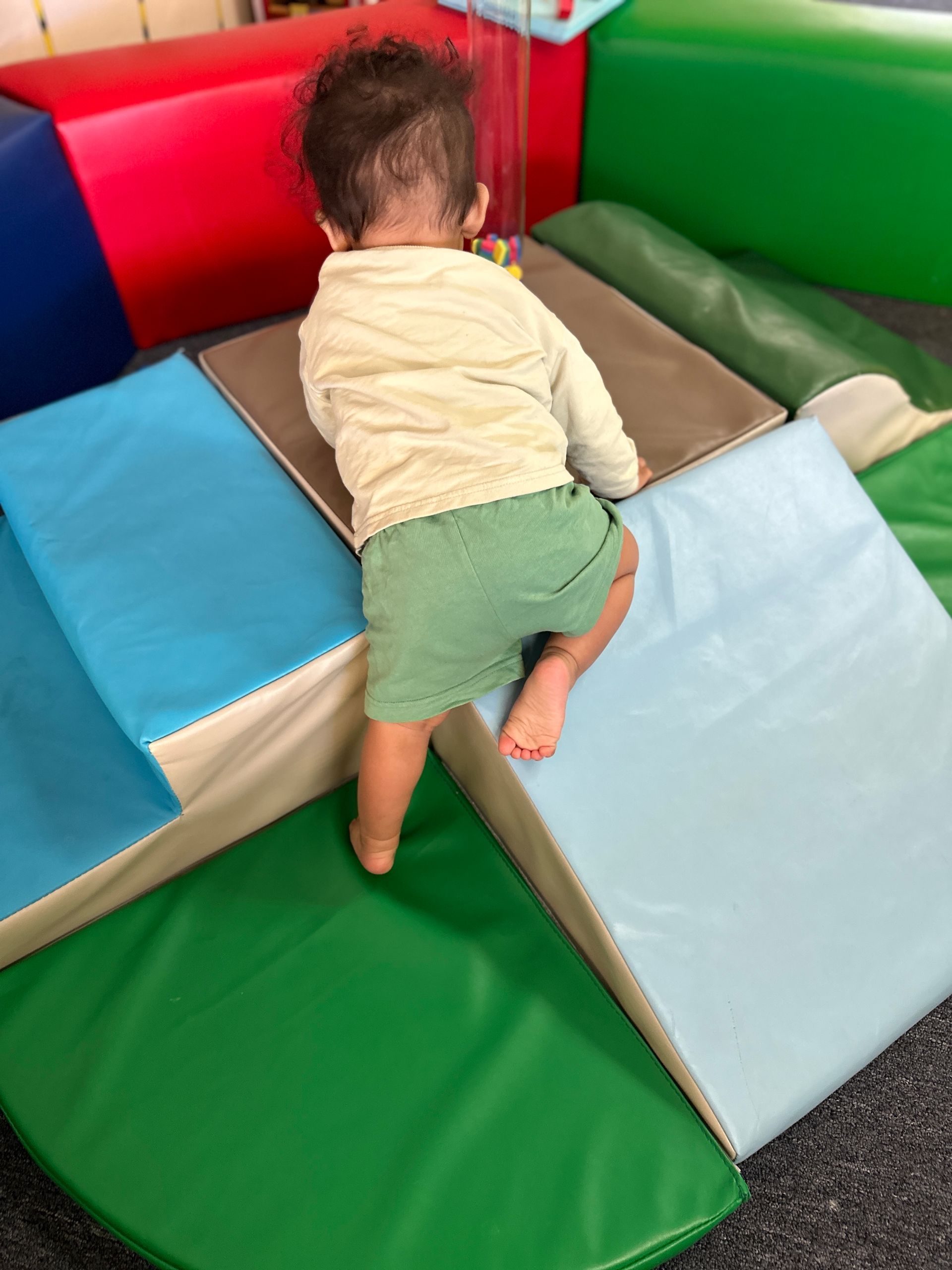 Hilltots preschool pencils playing