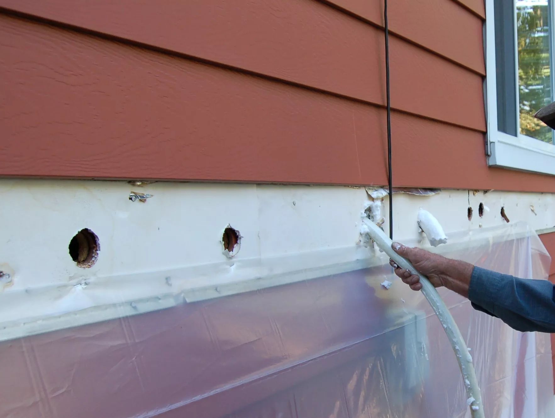 Does injection foam insulation work?