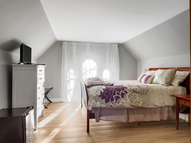 bedroom-suite