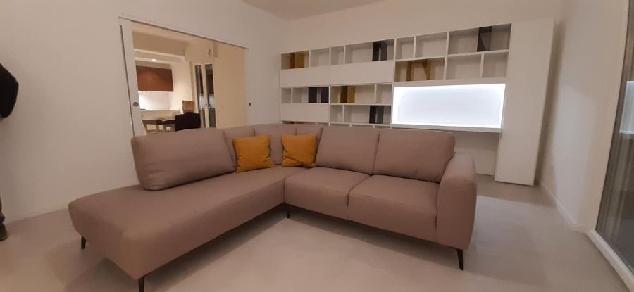 divano angolare a più posti